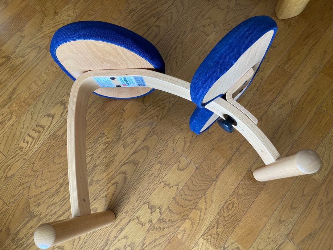 バランスラボ　バランスチェアイージー　紺色　汚れ無し　北欧　学習椅子　姿勢矯正