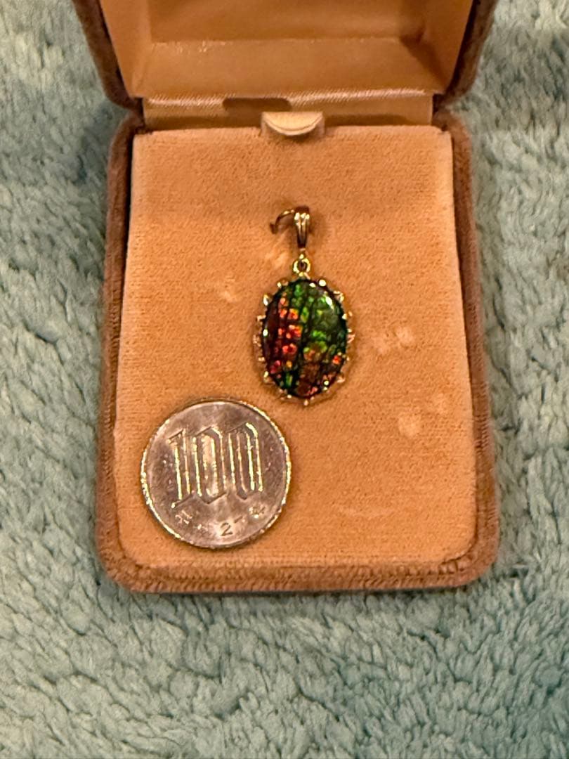 コーライト社製　アンモライト　チャーム　フレーム部分10k