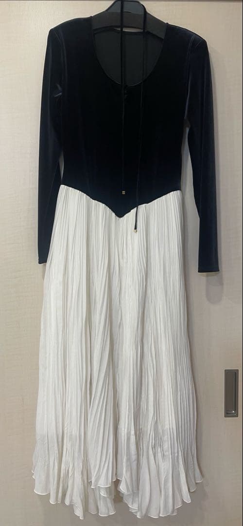 anuans（アニュアンス） ベロアシフォンドッキングワンピース