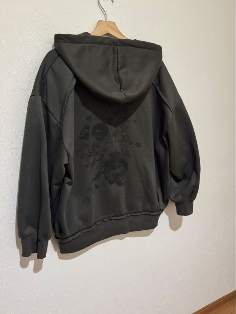 Sarah×MURUAユニセックススウェットフーディー　パーカー