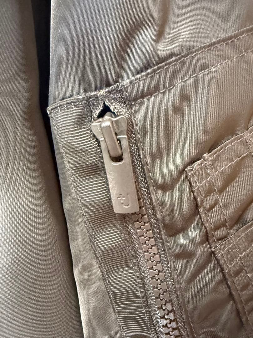 ユニクロ +J ハイブリッドダウン　オーバーサイズ MA-1 ジャケット