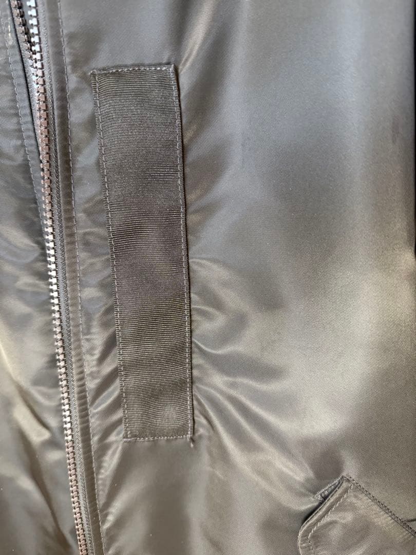 ユニクロ +J ハイブリッドダウン　オーバーサイズ MA-1 ジャケット