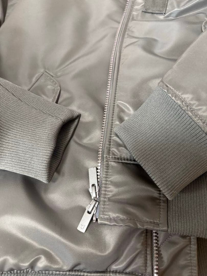 ユニクロ +J ハイブリッドダウン　オーバーサイズ MA-1 ジャケット