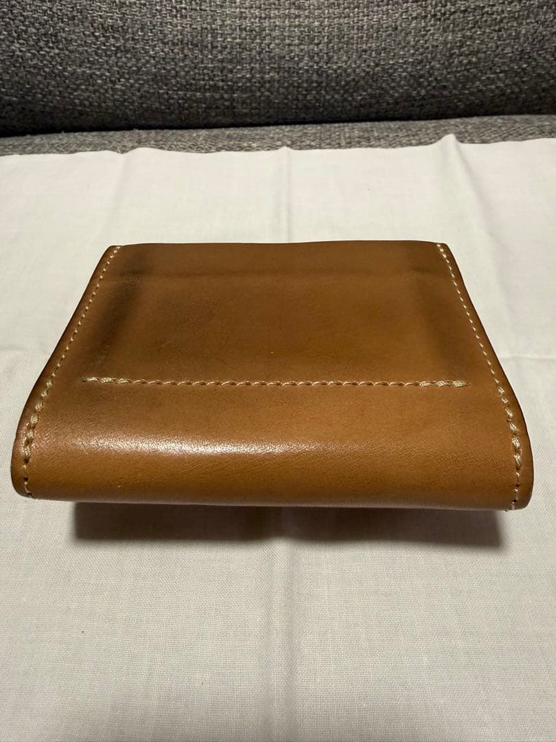 あく レッドムーン コンパクトウォレット サドル