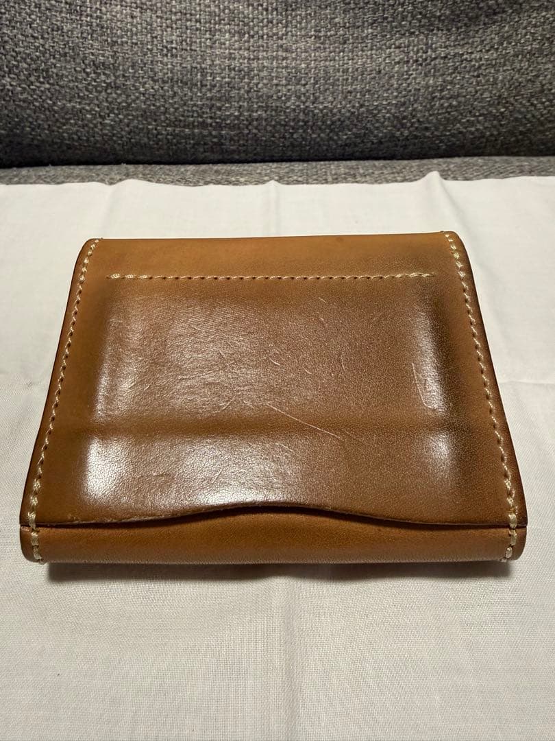 あく レッドムーン コンパクトウォレット サドル