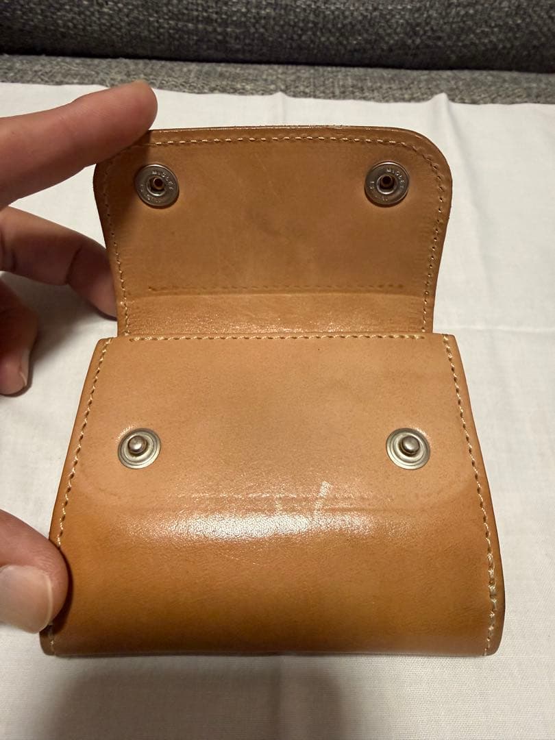 あく レッドムーン コンパクトウォレット サドル