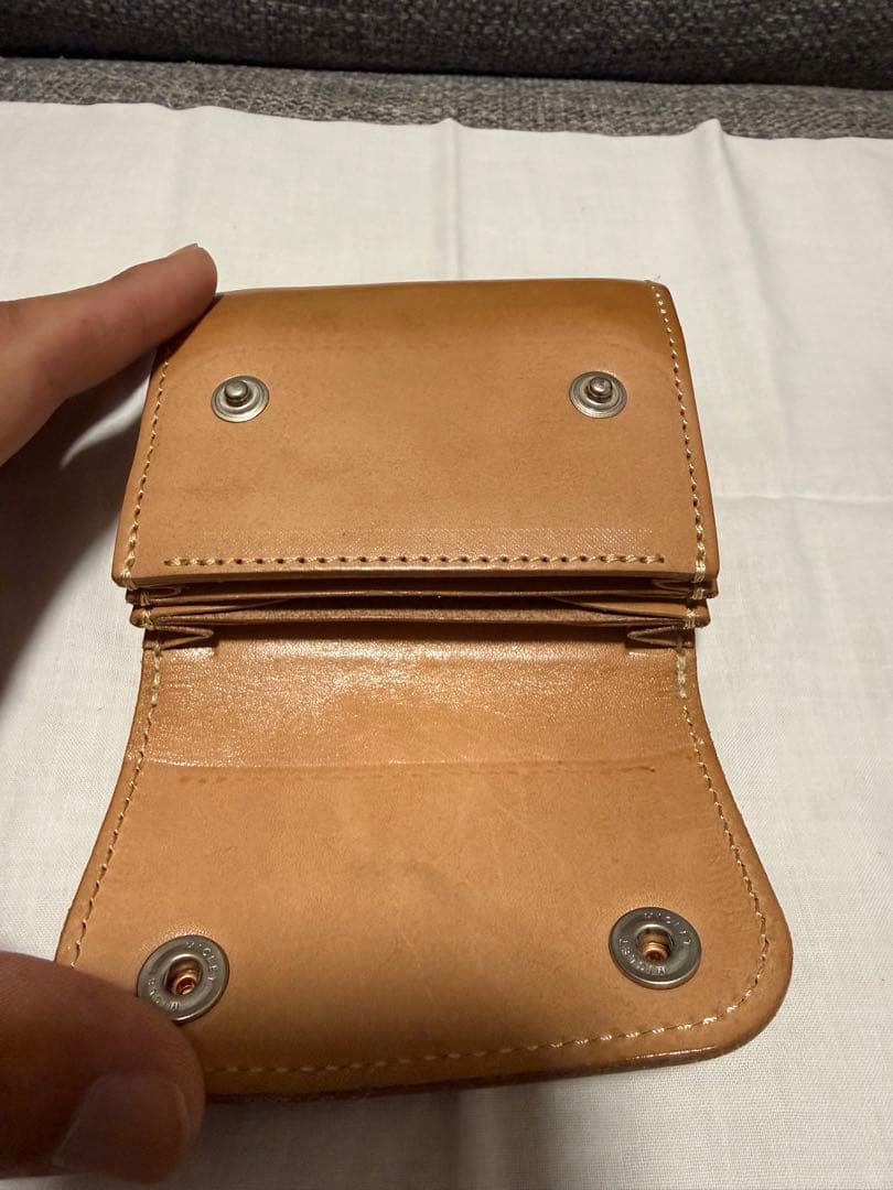 あく レッドムーン コンパクトウォレット サドル