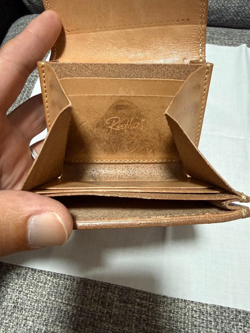 あく レッドムーン コンパクトウォレット サドル