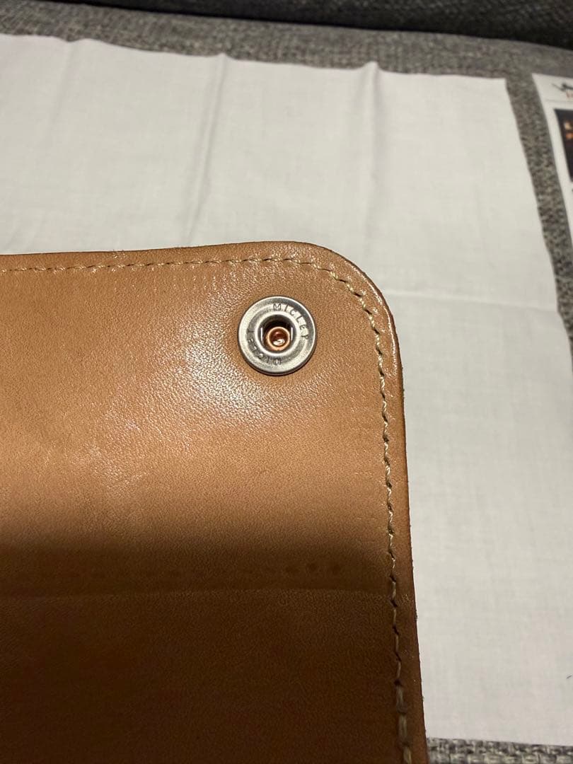 あく レッドムーン コンパクトウォレット サドル