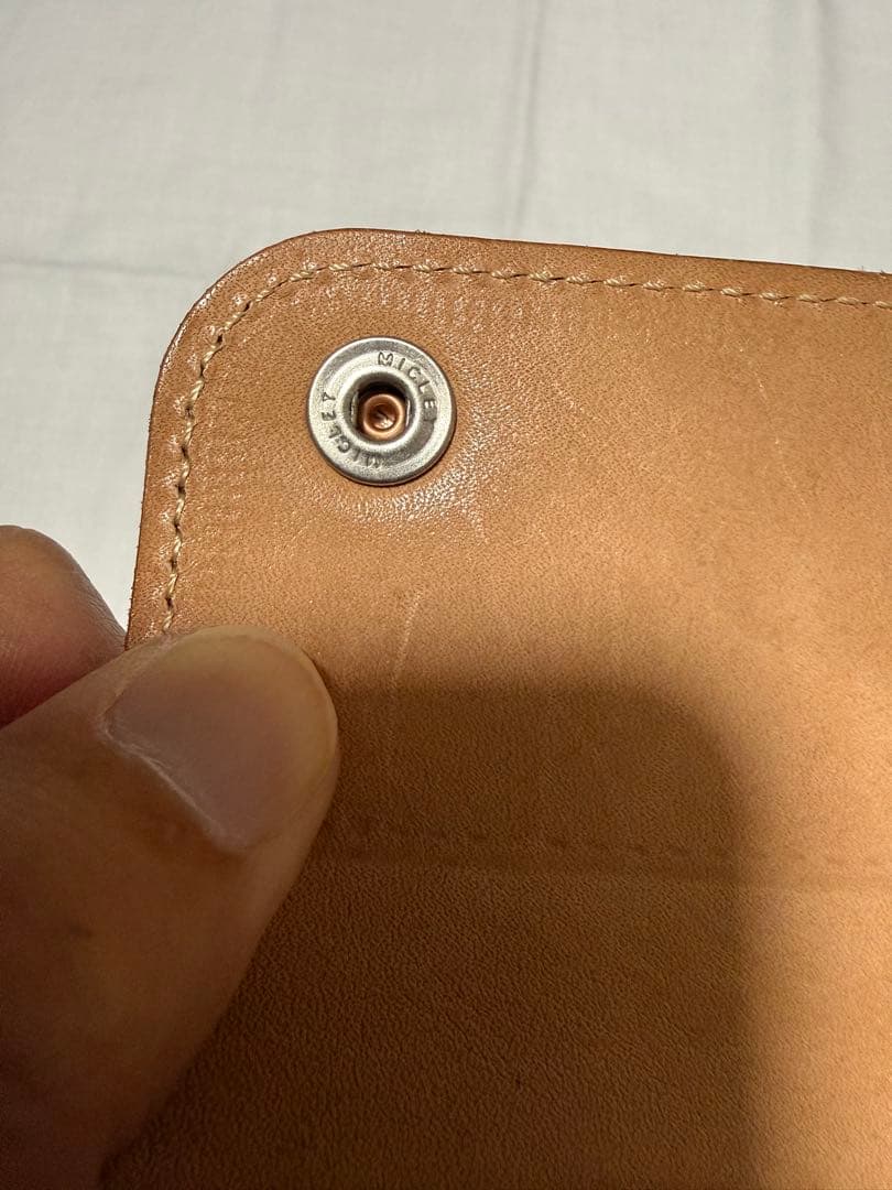 あく レッドムーン コンパクトウォレット サドル