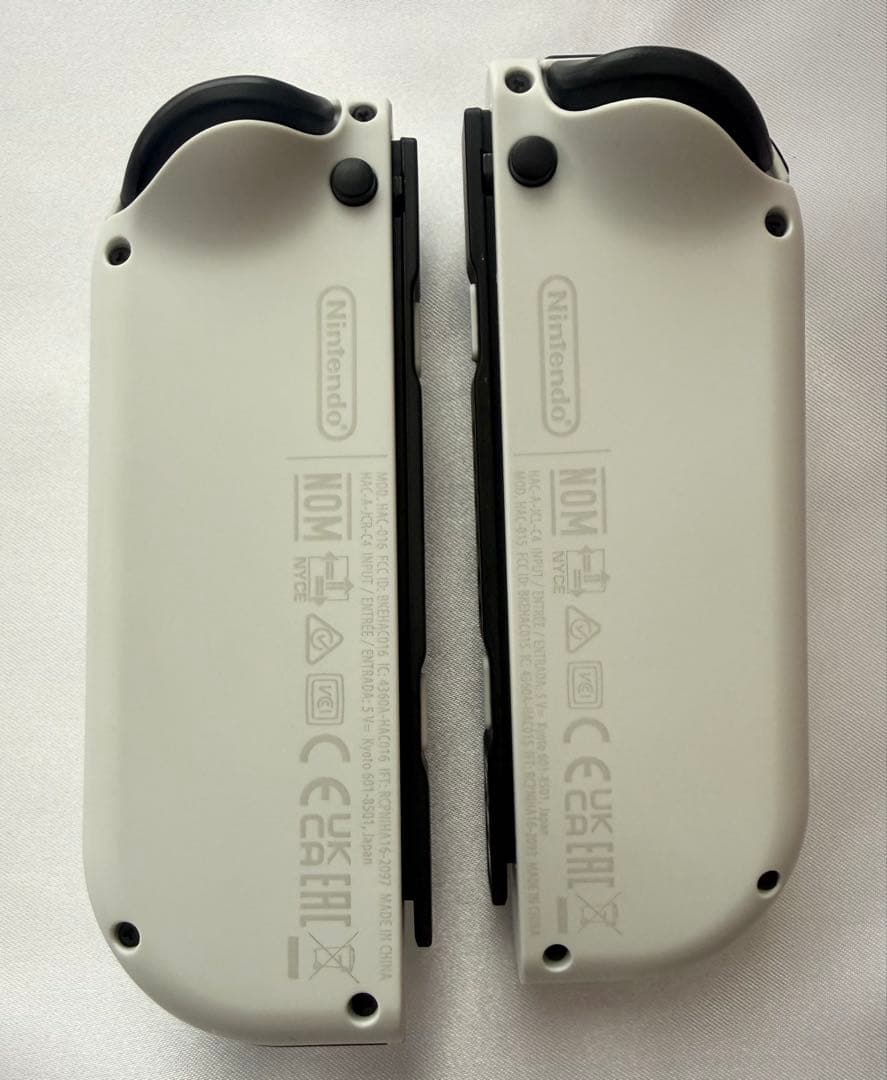 任天堂 Switch本体 有機ELモデルJoy-Con ハンドル 2個セット付き