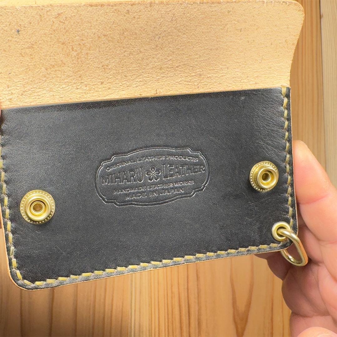 国産ヌメ革・丘染めブラック茶芯｜ショートトラッカーウォレット｜手染め仕上げ