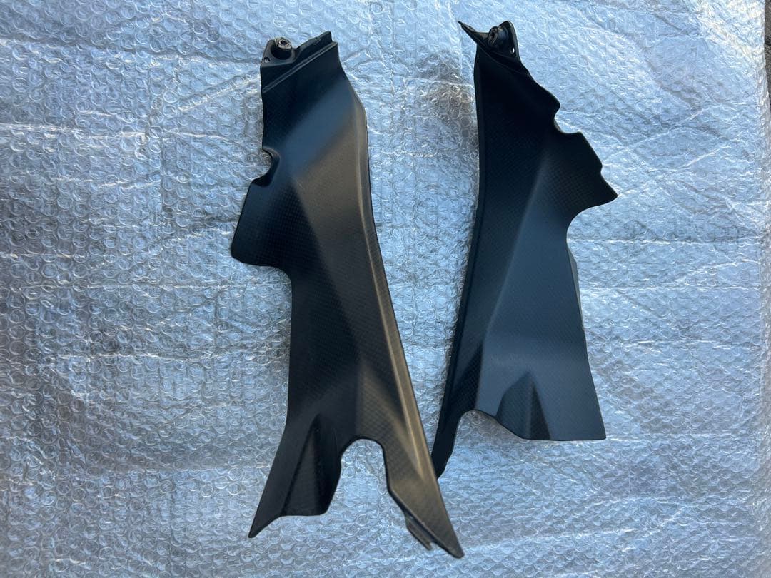 【ドゥカティパフォーマンス】カーボンエアダクトカバー【96900412A】