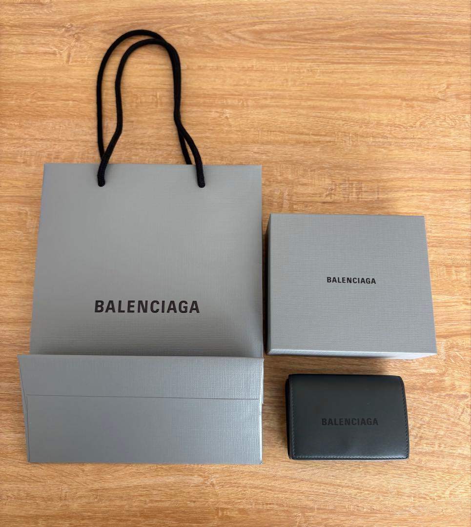 バレンシアガ 三つ折り財布 コンパクト グレー