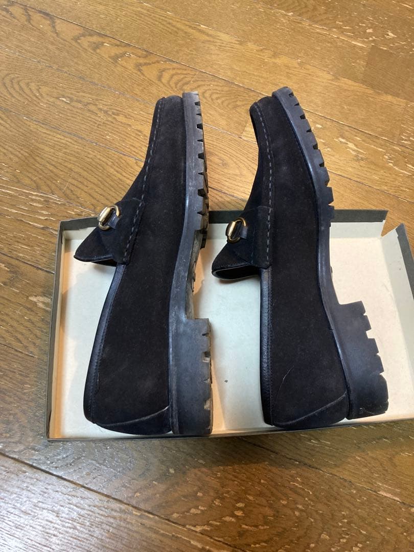 GUCCI ブラック スエード ローファー