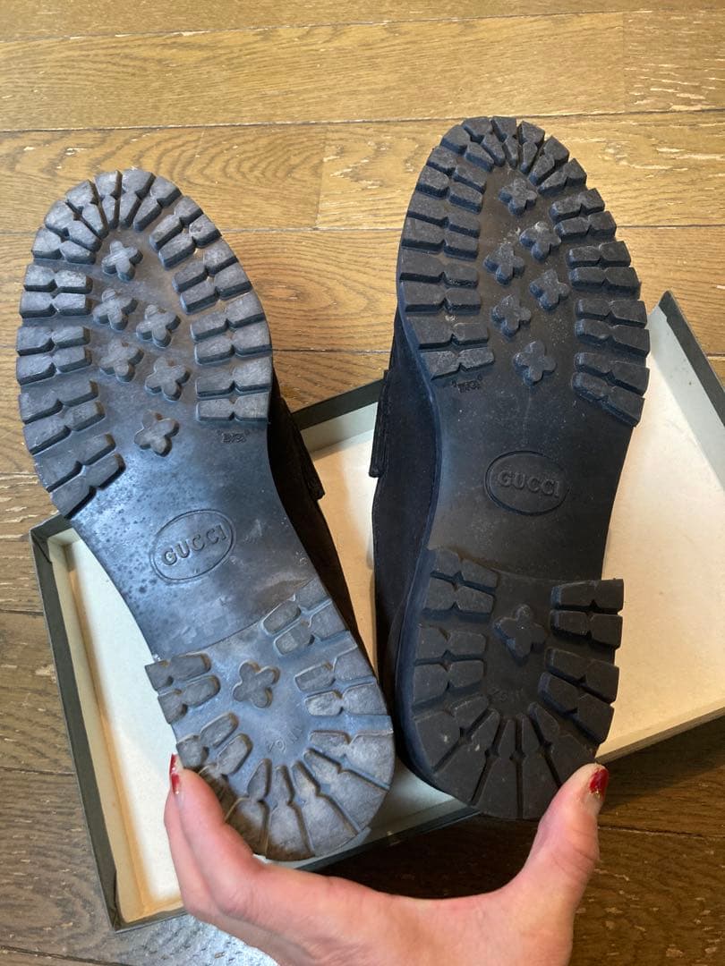 GUCCI ブラック スエード ローファー