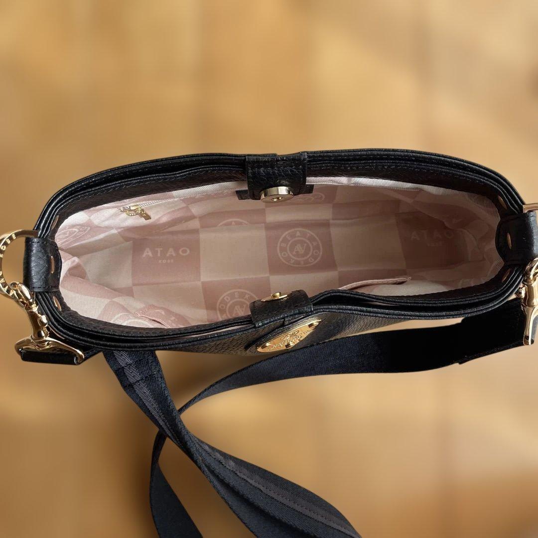 ATAO ブラックレザー ショルダーバッグ　chivy