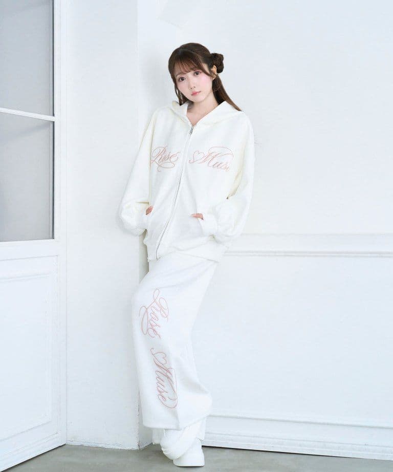 Logo 3d embroidery hoodieロゼミューズ