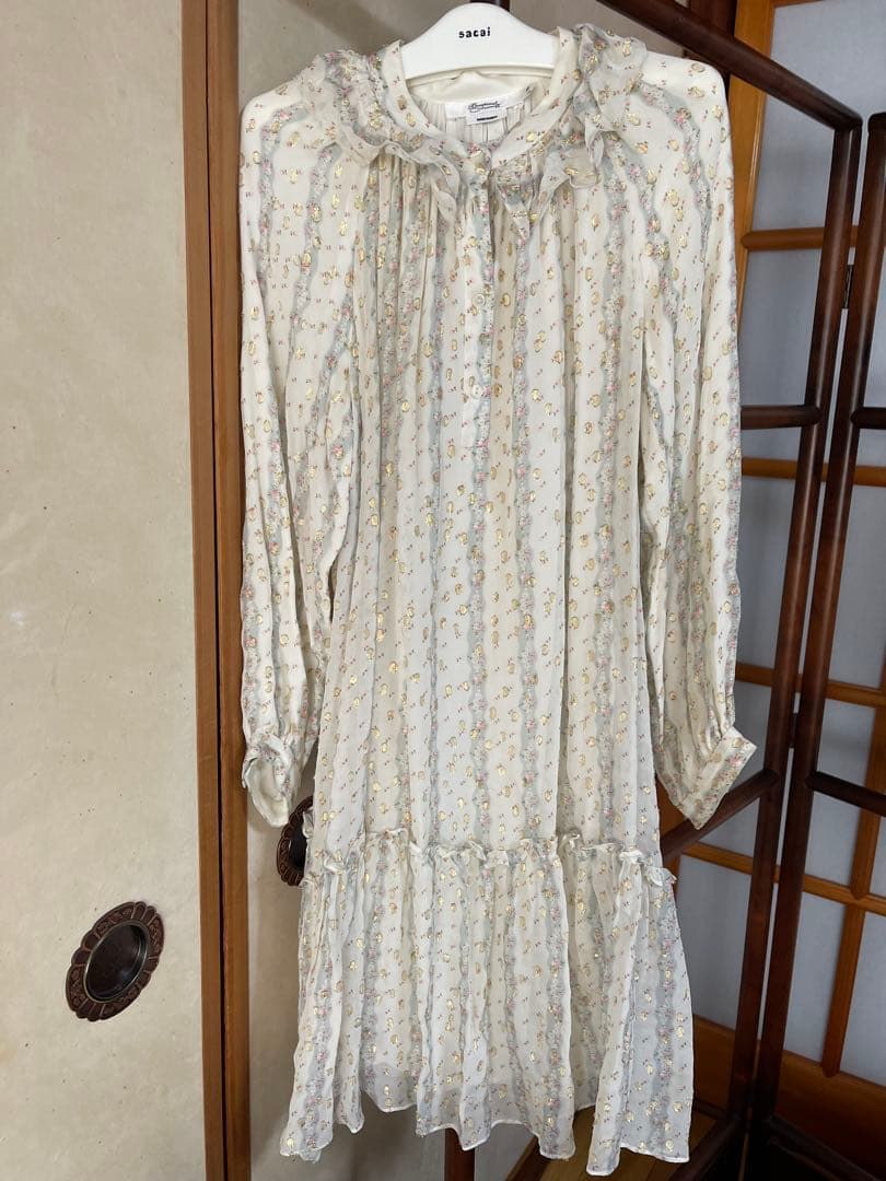 ボンポワン 花柄フリル長袖クリスマスクチュールワンピース　サイズ10