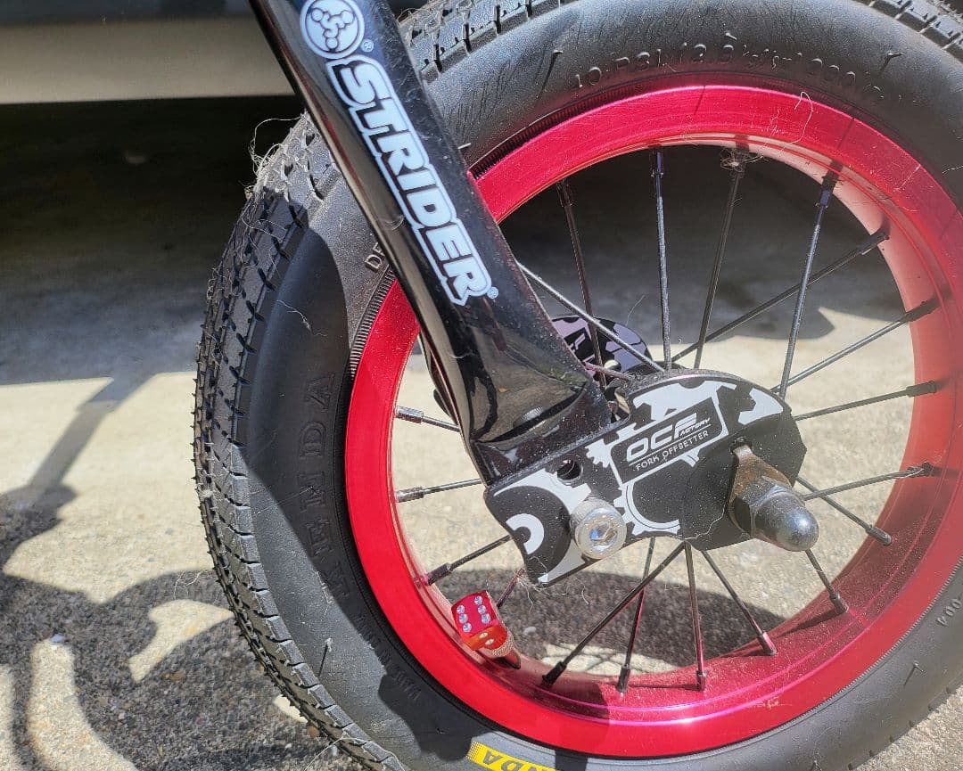 HONDA　赤　カスタム　ストライダー