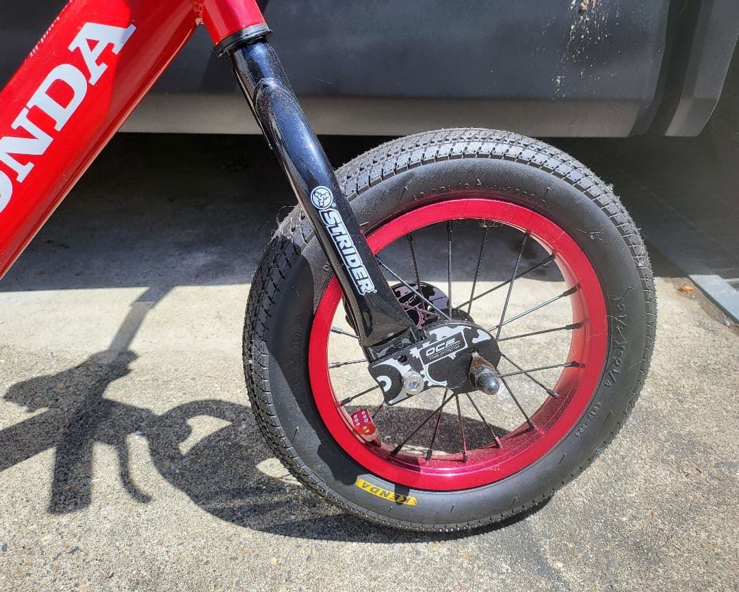 HONDA　赤　カスタム　ストライダー
