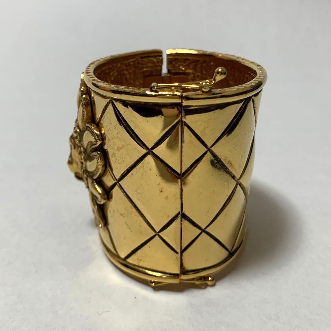 CHANEL ヴィンテージ バングル マトラッセ ゴールド ライオンモチーフ