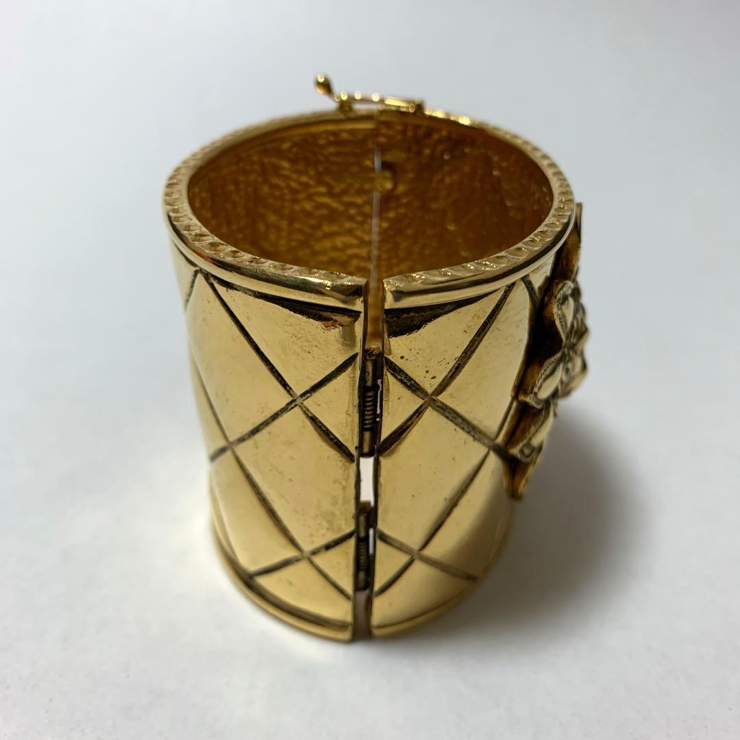 CHANEL ヴィンテージ バングル マトラッセ ゴールド ライオンモチーフ