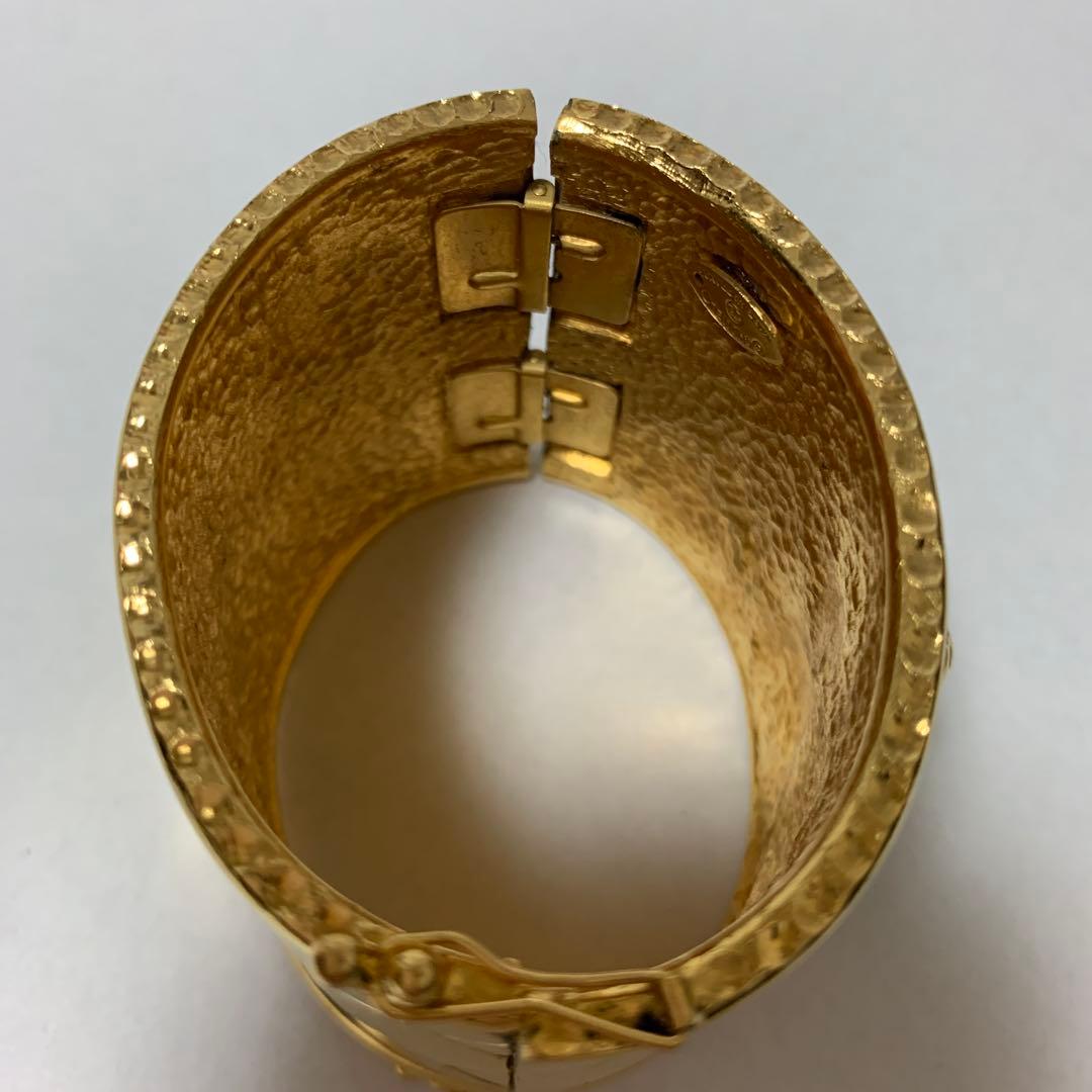 CHANEL ヴィンテージ バングル マトラッセ ゴールド ライオンモチーフ