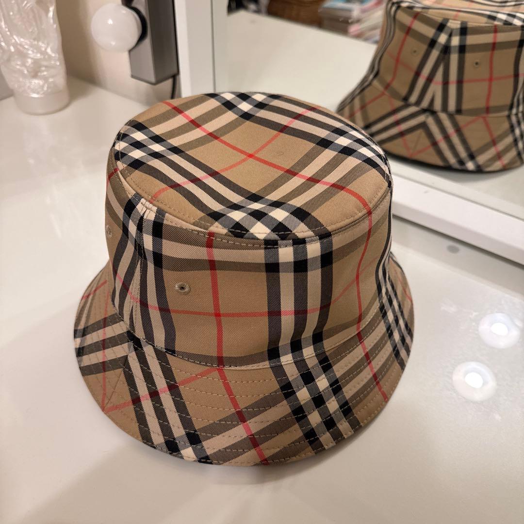 か ミチちゃん 着用 BURBERRY バケットハット