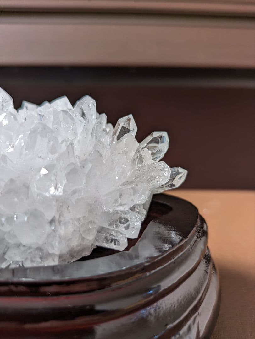 週末セール✨中国貴州省産✨ 高品質 水晶クラスター 天然菊花水晶 木製台座付き