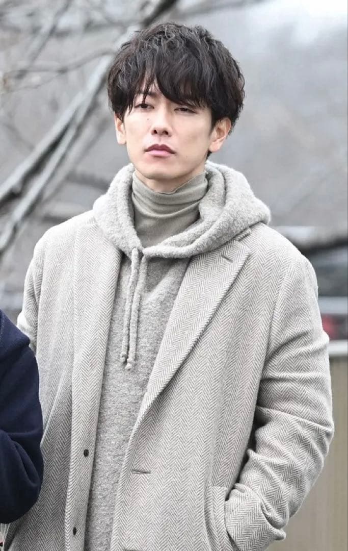 佐藤健さん着用　CARUSO チェスターコート