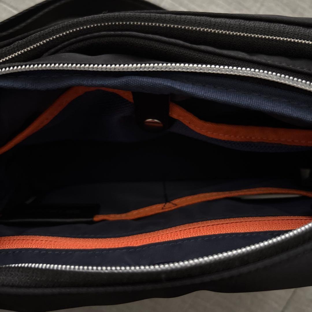 本日お値引き中！！IS/IT ミニショルダーバッグ