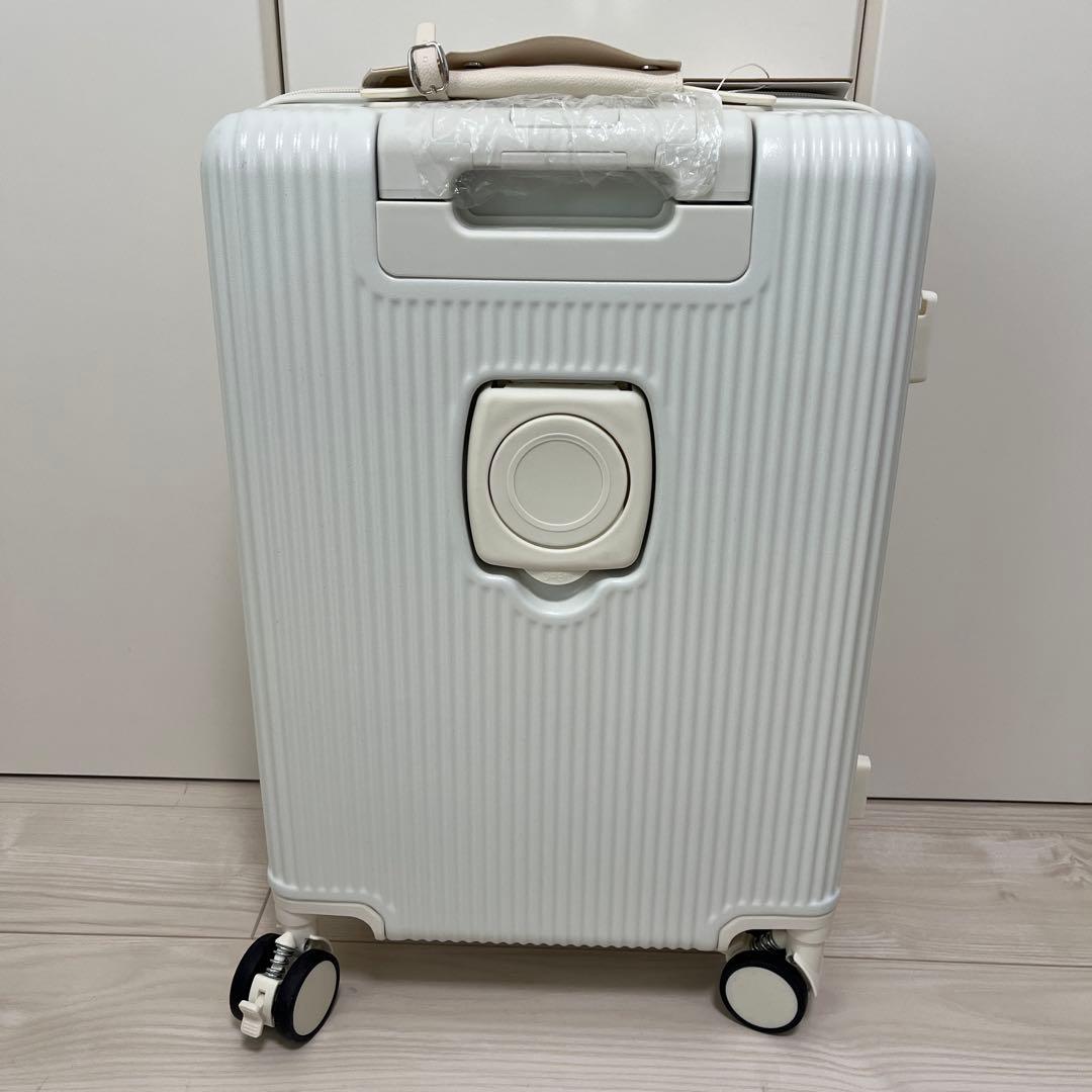 【新品‼️】B4Uホワイト キャリーケース　Sサイズ