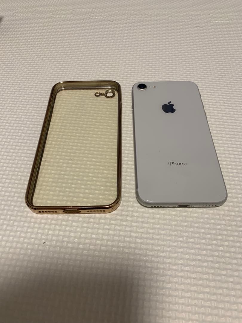 Apple iPhone 8 64GB ホワイト ケース付き