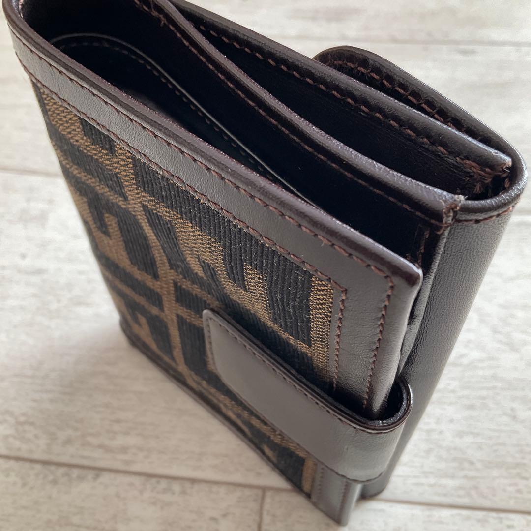 未使用 FENDI 二つ折りズッカ柄コンパクトウォレット ヴィンテージ ブラウン