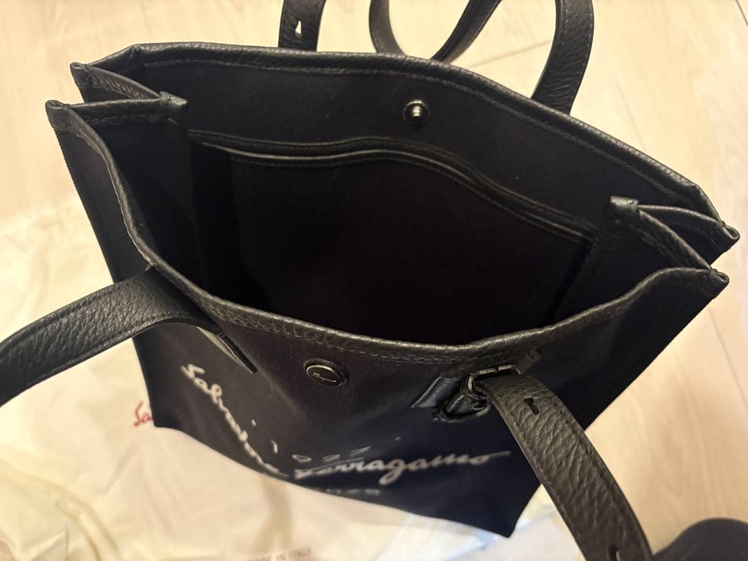 1/25迄セール【スピード発送】【未使用新品】フェラガモ　トートバッグ ブラック