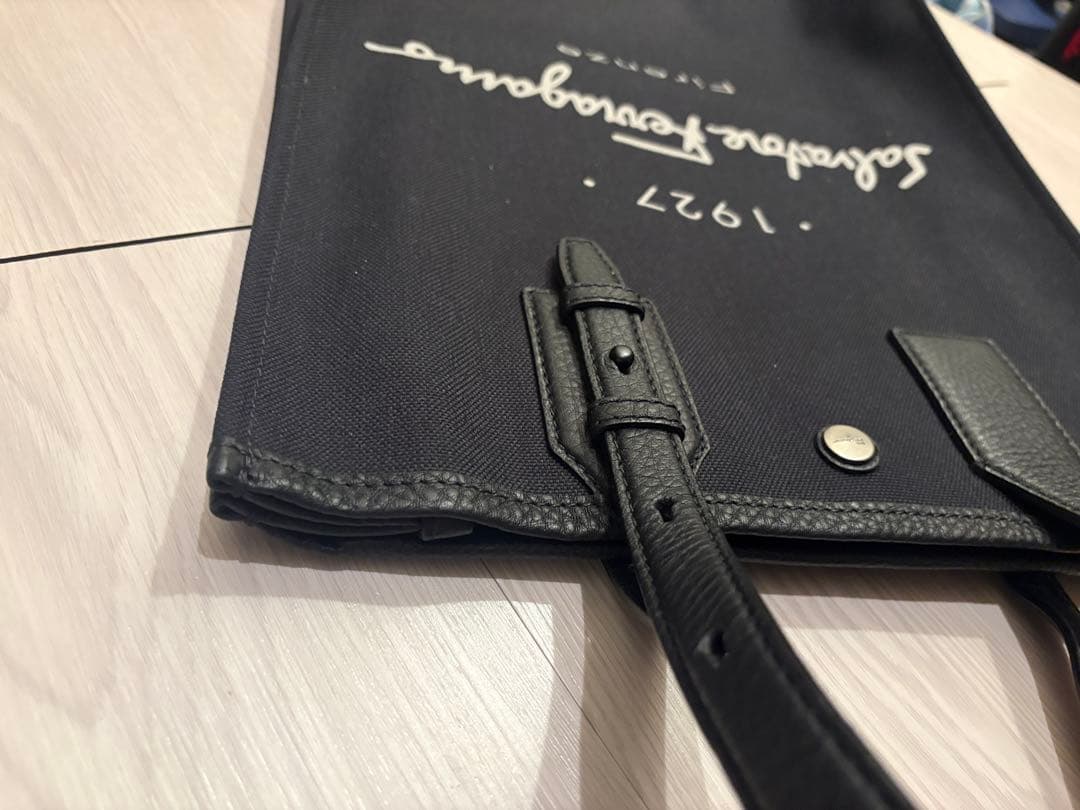 1/25迄セール【スピード発送】【未使用新品】フェラガモ　トートバッグ ブラック