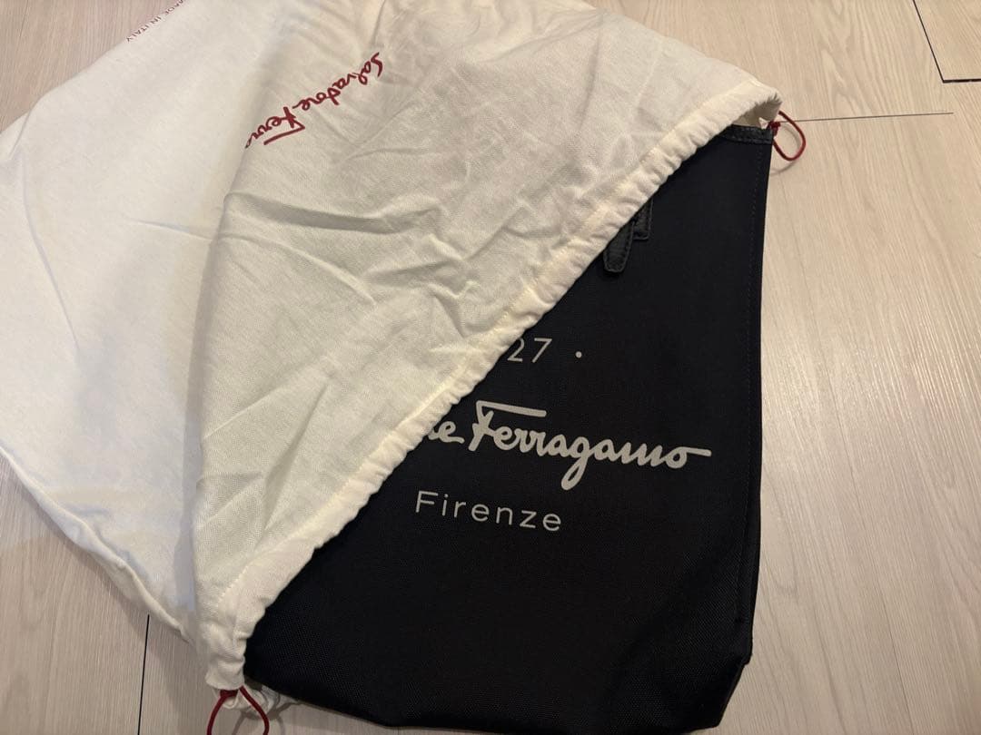 1/25迄セール【スピード発送】【未使用新品】フェラガモ　トートバッグ ブラック