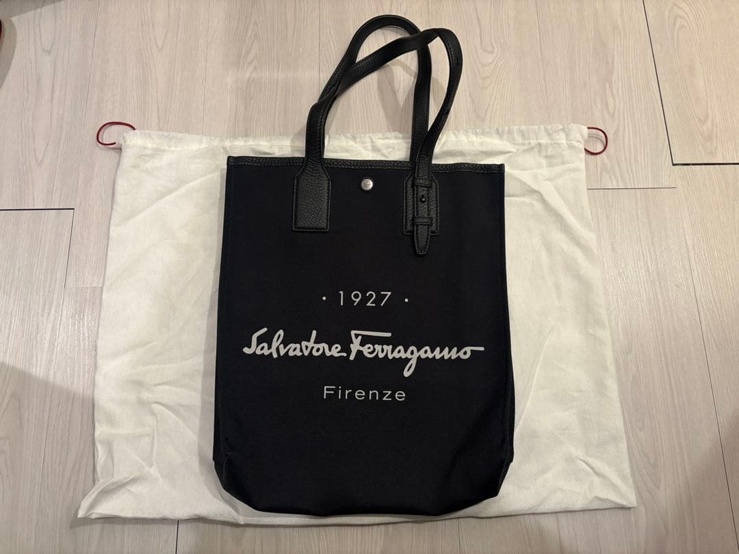 1/25迄セール【スピード発送】【未使用新品】フェラガモ　トートバッグ ブラック