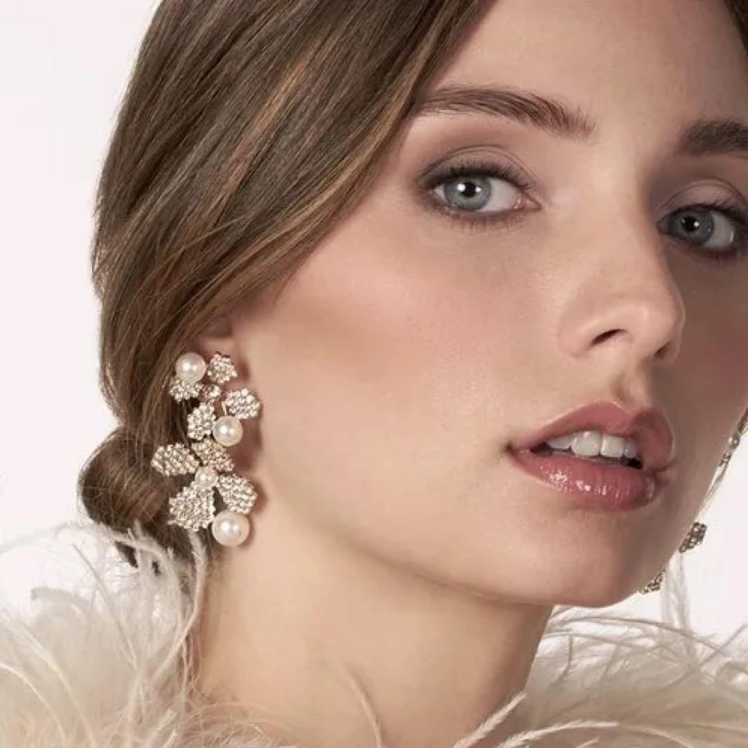 Elizabeth Bower June Bud Pearl ゴールドピアス