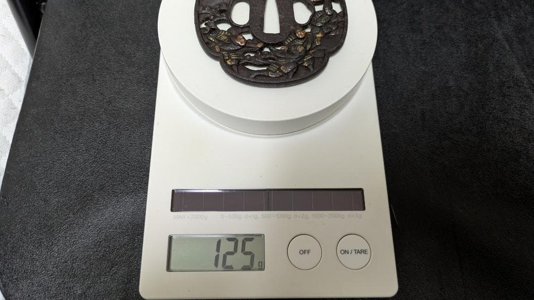 k*a様 銘：江州彦根住藻柄子宗典製 武者合戦図 鉄鍔