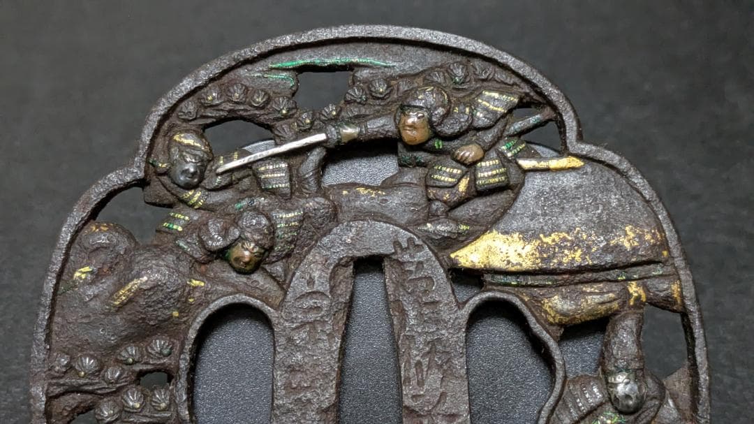 k*a様 銘：江州彦根住藻柄子宗典製 武者合戦図 鉄鍔