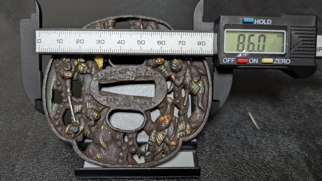 k*a様 銘：江州彦根住藻柄子宗典製 武者合戦図 鉄鍔