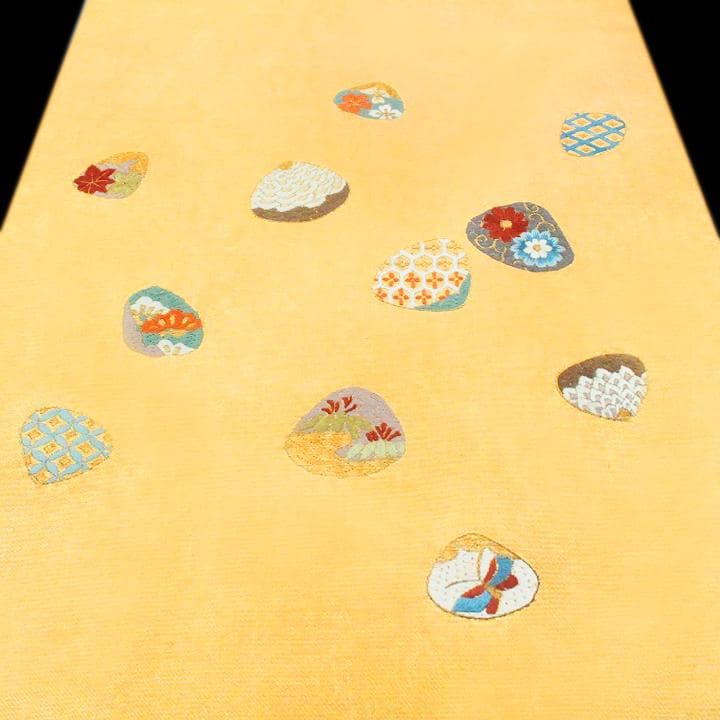 上品に華やぐ【蘇州刺繍】　大人気モチーフ【貝合わせ】　袋帯と同格の名古屋帯です