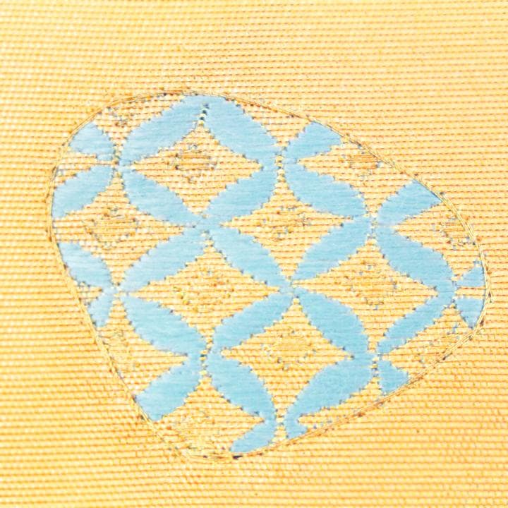 上品に華やぐ【蘇州刺繍】　大人気モチーフ【貝合わせ】　袋帯と同格の名古屋帯です