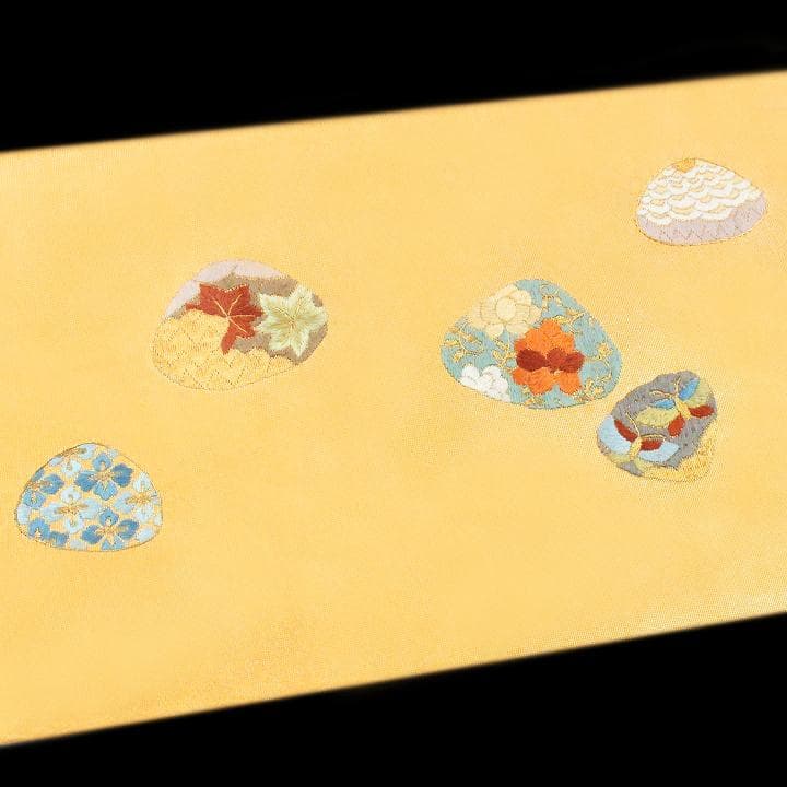 上品に華やぐ【蘇州刺繍】　大人気モチーフ【貝合わせ】　袋帯と同格の名古屋帯です
