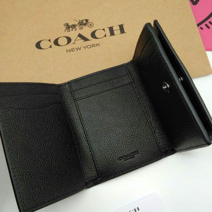新作　新品　COACH　折り財布　トライフォールド  ウォレット