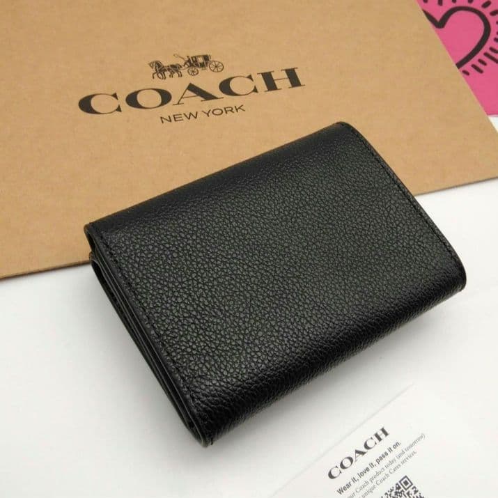 新作　新品　COACH　折り財布　トライフォールド  ウォレット