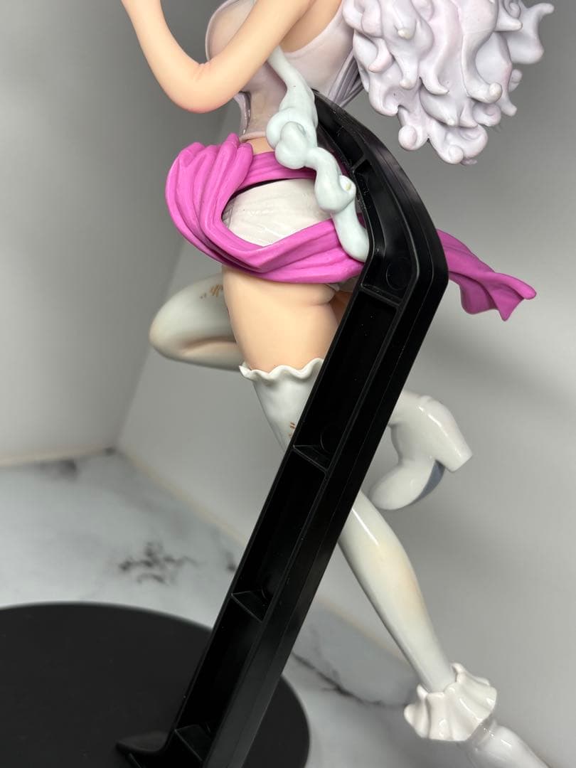 マ*ん様 ワンピース KING OF ARTIST ボニー フィギュア リペイン