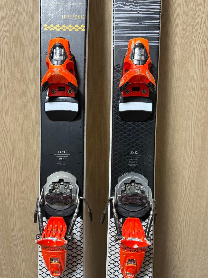 Line Sakana スキー板 ブラック/ホワイト